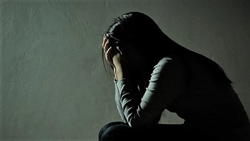 ترزي يعتدي جنسياً على ابنته ويسلم نفسه للشرطة