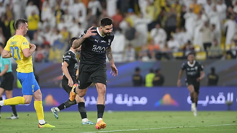 الأهلي يهزم الهلال بثلاثية .. فيديو وصور