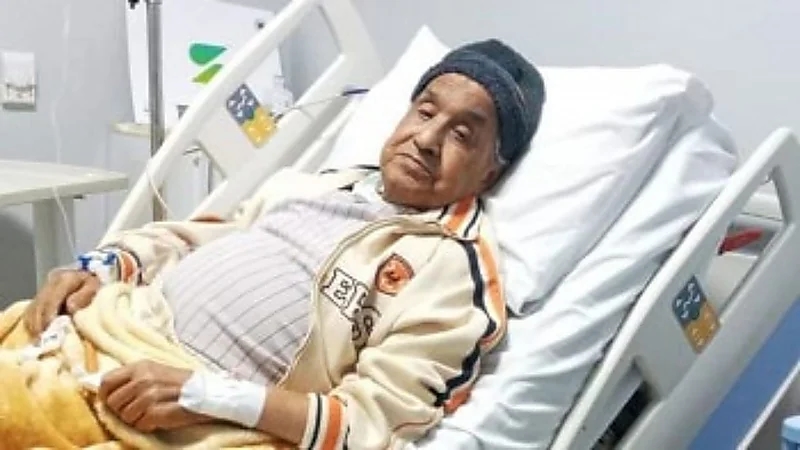  شاهد.. محب كاسر يدخل المستشفى بعد تعرضه لوعكة صحية شديدة