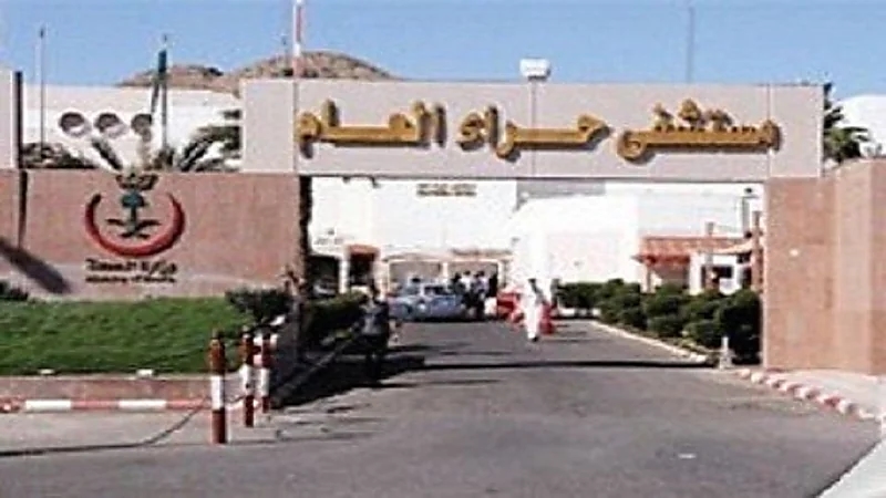 إنقاذ طفل بمستشفى حراء العام اخترقت "سكين" بكاملها بطنه