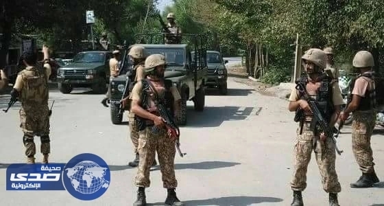 " كوروش " يخيم أمام متجر " آبل " ليكون أول الحاصلين على الآيفون الجديد
