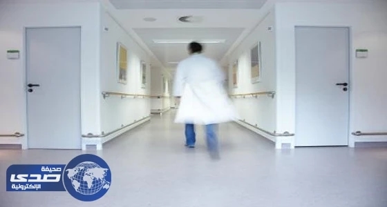 مواطن يعتدي على طبيب بأحد مستشفيات الأحساء لكشفه على ابنته