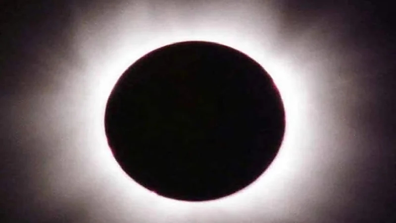 ظاهرة القمر الأسود يشهدها العالم غداً