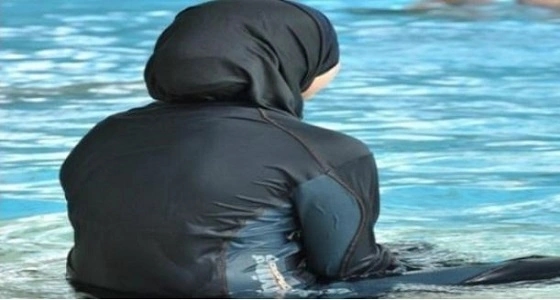 السلطات السويسرية تحرم المحجبات من السباحة