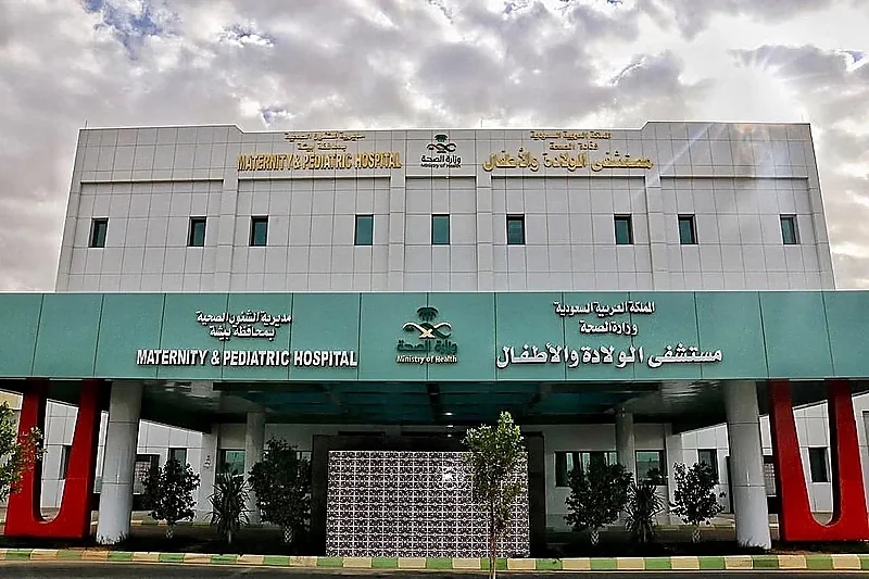 استخراج بطارية حارقة من مريء طفل في عملية مدتها 30 دقيقة بمستشفى بيشة