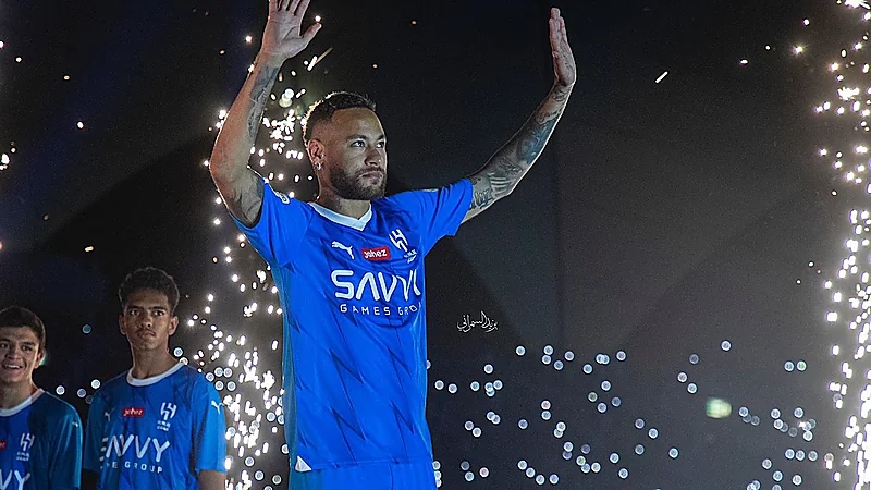 نيمار يضيء سماء الرياض خلال حفل استقباله التاريخي .. صور