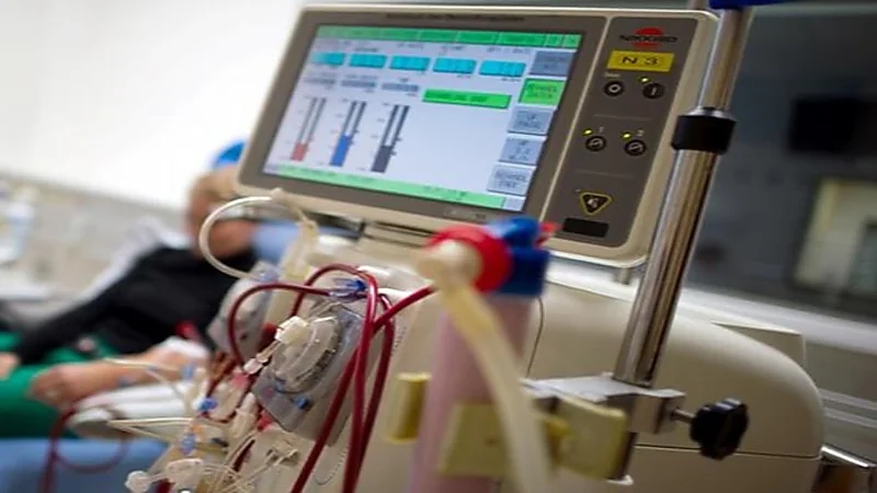 شاهد.. طالبة تروي قصة إصابتها بالفشل الكلوي بسبب مشروبات الطاقة والمسكنات