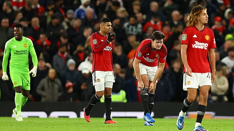 نيفيل ينتقد لاعبي فريقه النائمين بعد الخسارة أمام نيوكاسل .. فيديو