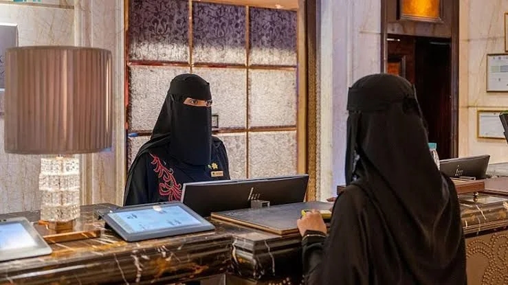 مستشار موارد بشرية: بعض الشركات تبتعد عن توظيف النساء المتزوجات لتكلفة التأمين .. فيديو