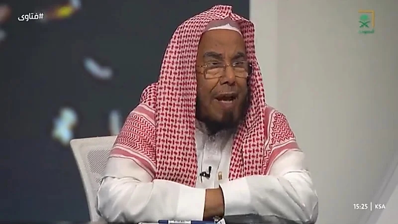 المطلق يوضح حكم السب والشتم على سبيل المزاح.. فيديو