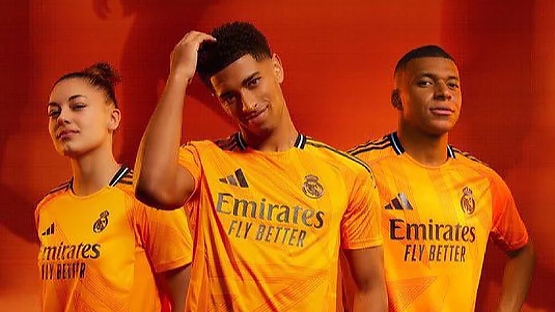 ‎ريال مدريد يزيح الستار عن طاقمه الثاني الجديد .. صور