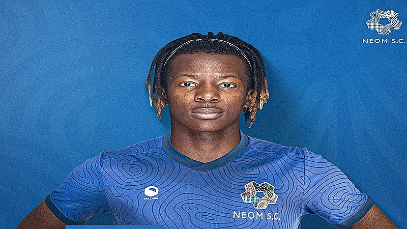 رسميًا .. إسلام هوساوي ينتقل لـ نيوم