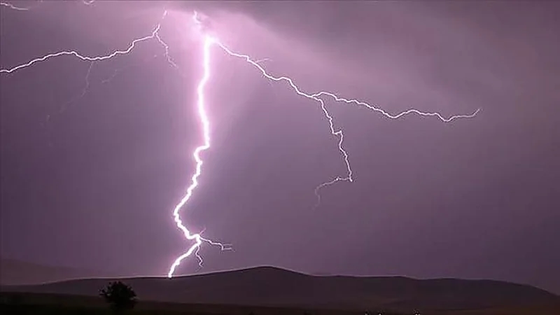 عاصفة رعدية تتسب في مقتل شابة