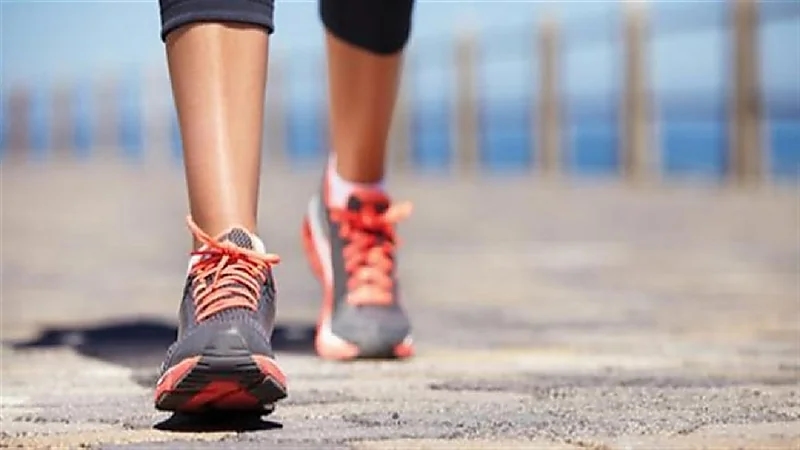 " الخضيري ": المشي يحافظ على المشي ويحسن المزاج