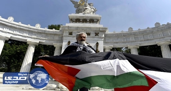بالصور.. مواطنو المكسيك يستقبلون نتنياهو بعلم فلسطين وصور الانتهاكات