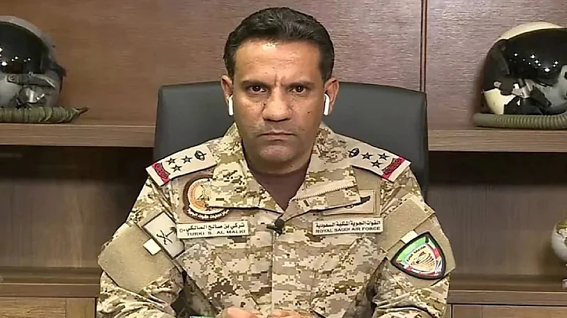 تفاصيل تهريب أسلحة الحوثيين لحركة الشباب الصومالية عبر خليج عدن 
