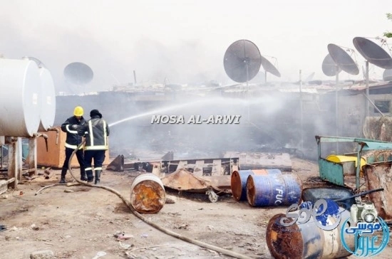 بالصور..حريق هائل في سكن للعمال في تبوك