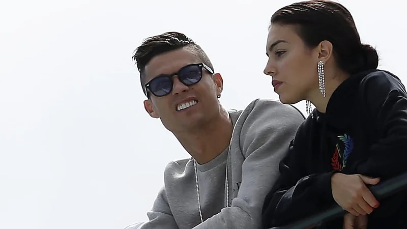 تزوجا سرًا في 2019 .. مصدر يكشف سبب تأخر حفل زفاف رونالدو وجورجينا