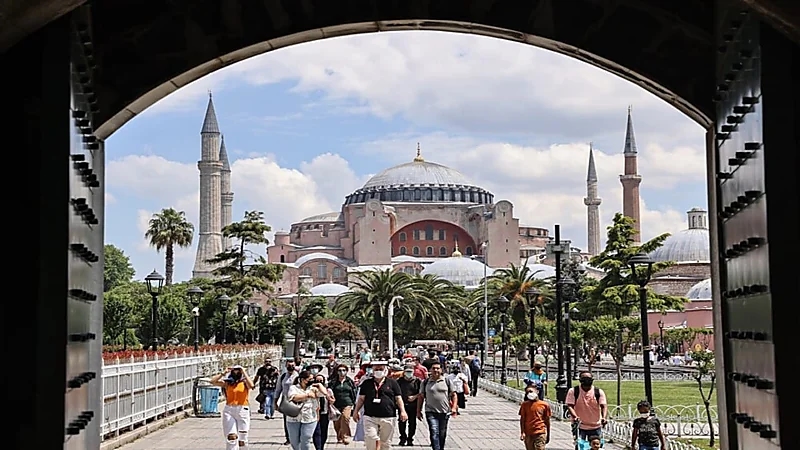 صحيفة تركية: بسبب العنصرية والتعامل السيئ خسرنا السياح العرب