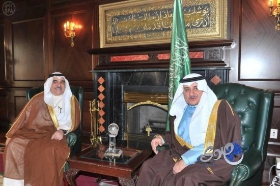 أمير منطقة تبوك يستقبل وزير العمل