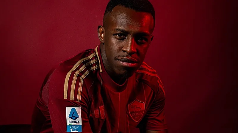 روما يقدم سعود عبدالحميد من خلال احتفاليته الشهيرة بالكرسي .. فيديو