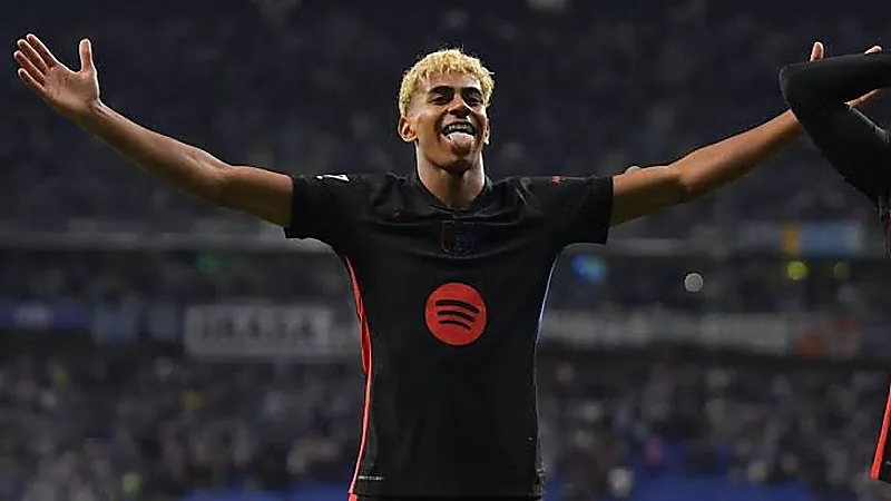 جدل واسع بعد تعليقات عنصرية لمصوت الكرة الذهبية ضد يامال