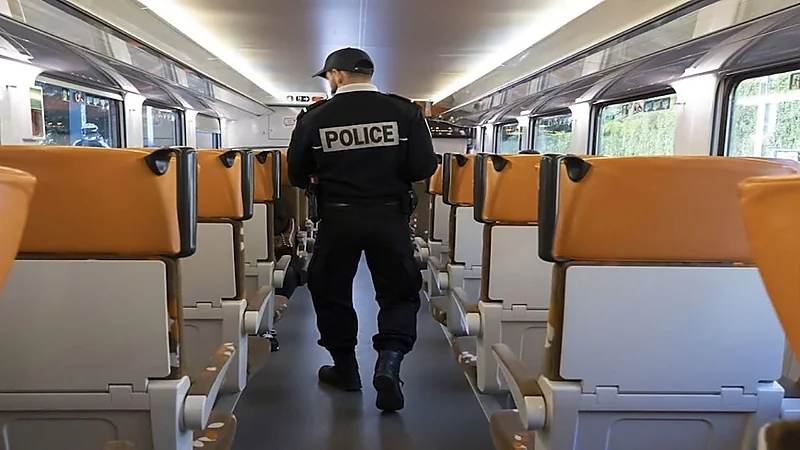 شاب يتعرض للطعن بسبب شكوته من التدخين