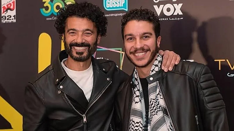 التحقيق في تصادم بين سيارة نجل فنان مصري شهير بدراجة نارية