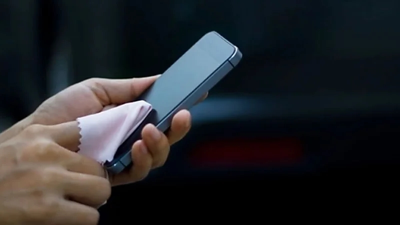 طرق تنظيف الهواتف من الفيروسات والجراثيم