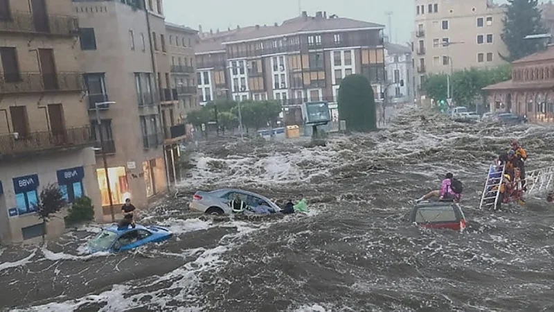 فيضانات عنيفة تجتاح تارازونا الإسبانية إثر أمطار غزيرة مفاجئة.. فيديو