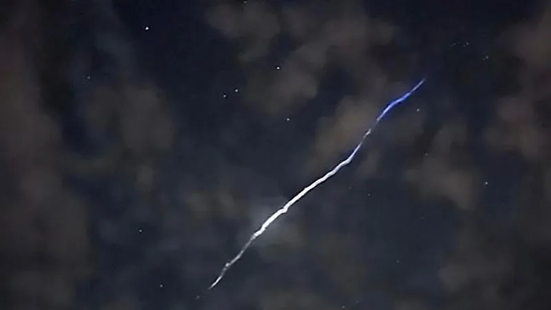 الكشف عن سبب واقعة ظهور ضوء قوي لنيزك في سماء المملكة (فيديو)