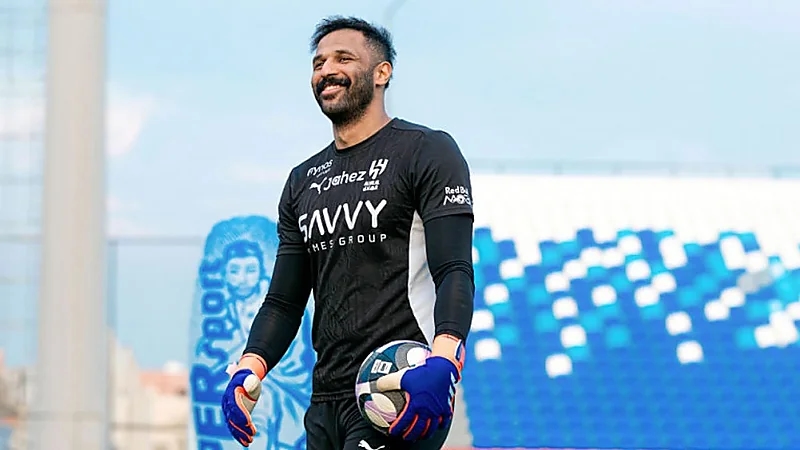 عروض محلية لضم حارس الهلال