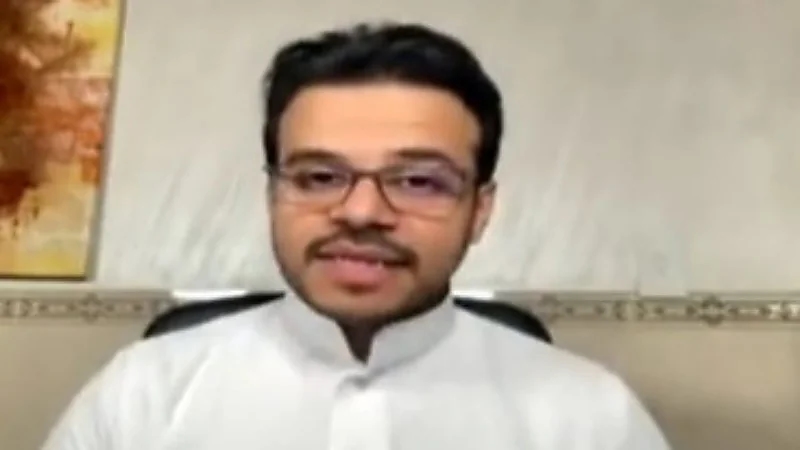 مختص يحذر من ظهور اللمبة الخضراء في آيفون "فيديو"