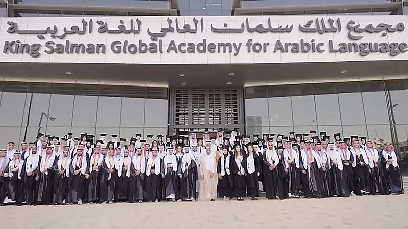 168 خريجًا من 43 دولة يحتفلون بإتقان العربية في مركز أبجد بالرياض .. فيديو