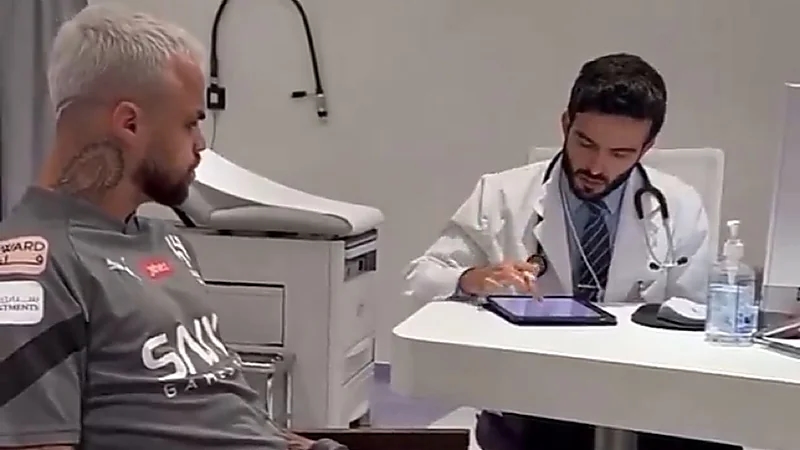 ميشيل خلال إجراءه الفحوصات الطبية: الحمد لله لا يوجد لدي عمليات .. فيديو