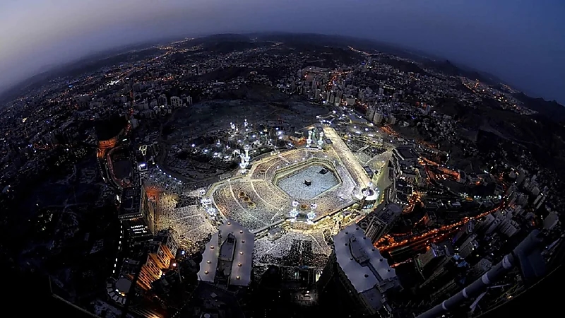 فيديو..الطيار الغامدي يكشف سبب تحريم الطيران في سماء مكة المكرمة