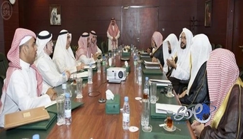 اجتماع بين وزير العمل والرئيس العام للهيئات لمتابعة تأنيث محلات بيع المستلزمات النسائية