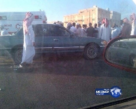 بالصور : مجهول يفتح النار على سيارة تقل عائلة بتبوك ويقتل امرأة داخلها