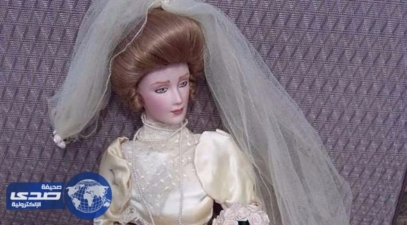 دُمية مسكونة تحول حياة أسرة بريطانية إلى جحيم