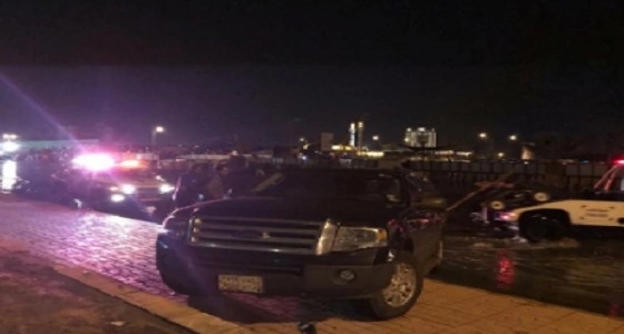 بالصور .. " مواقف " تجهز أسطول ونشات لإنقاذ 220 سيارة عالقة