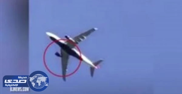 بالفيديو.. أشتعال النيران بمحرك طائرة بعد لحظات من إقلاعها