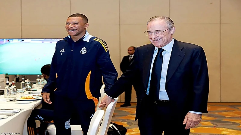 بيريز يصل جدة لدعم ريال مدريد في نهائي السوبر الإسباني .. فيديو