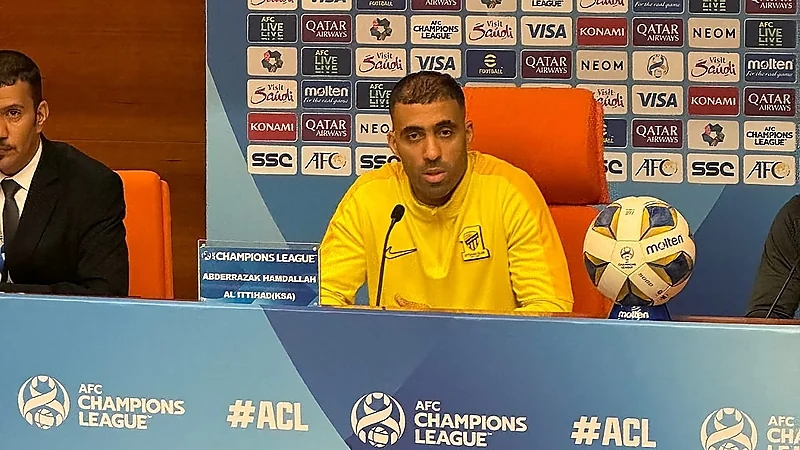 حمدالله : أرضية ملعب أوزباكستان لا تنفع للعب الكرة