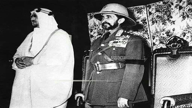 صورة نادرة لجلالة الملك سعود مع الامبراطور الاثيوبي هيلاسيلاسي