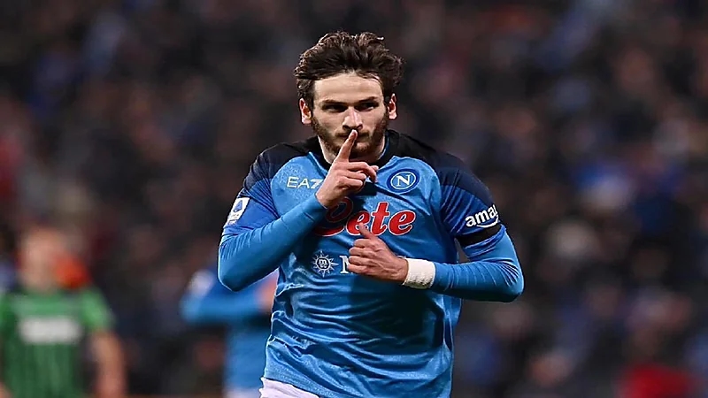 نابولي يعزز صدارته في الدوري الإيطالي بالفوز على أتلانتا