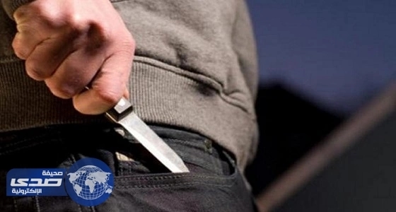 شاب يطعن صديقته بعد اكتشاف زوجته علاقتهما