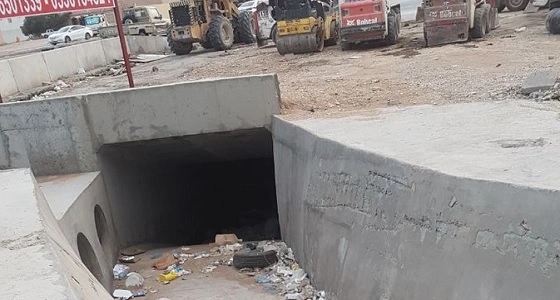 بالصور.. حملات ميدانية للتأكد من سلامة مجاري السيول بالرياض