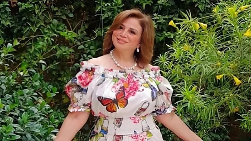 إلهام شاهين ترجع 30 عامًا للوراء بإطلالة مميزة (صورة)
