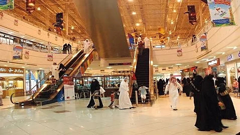 قانوني يحذر من استخدام غير المحصنين لجوالات المحصنين للدخول للأسواق