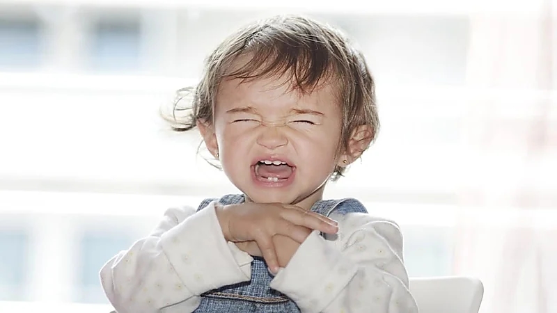 أبرز الأخطاء التي يرتكبها الآباء لمنع بكاء أطفالهم